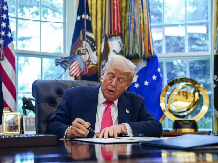 Дональд Трамп наградил премией центра Кеннеди Сильвестра Сталлоне и Kiss