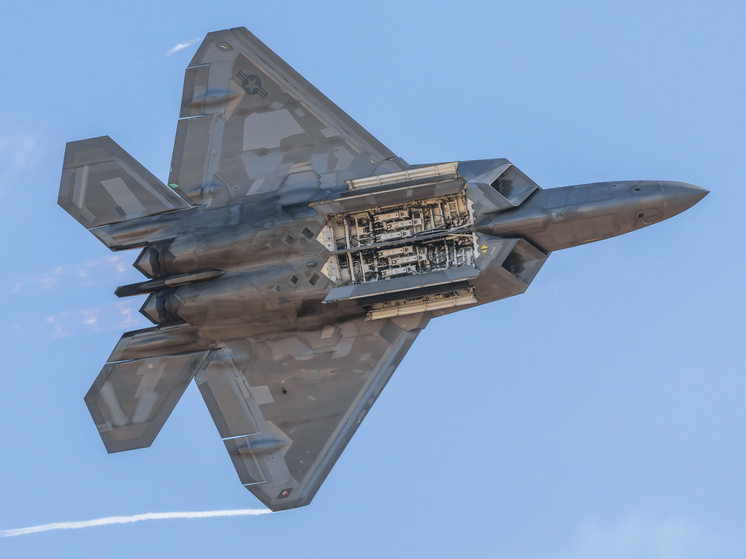 Newsweek: борт президента России будут сопровождать американские военные самолёты