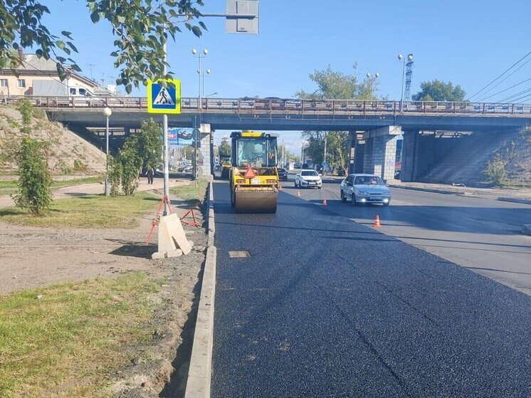 На проспекте Ломоносова в Архангельске завершается укладка асфальта