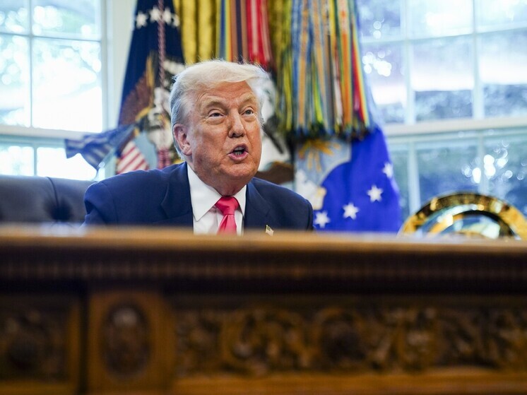 Дональд Трамп заявил, что, по его мнению, Владимир Путин готов заключить договоренности по конфликту на Украине. Пока лидеры двух стран готовятся к саммиту на Аляске в пятницу, его предположение о том, что российский президент и Владимир Зеленский могут “поделить вещи”, похоже, уже встревожило кое-кого в Киеве.
