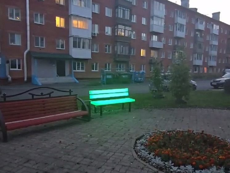 В Кемерове появились парковые диваны с подсветкой