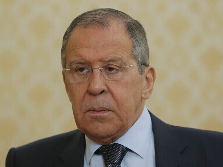 Сергей Лавров прилетел на Аляску в толстовке с надписью «СССР»