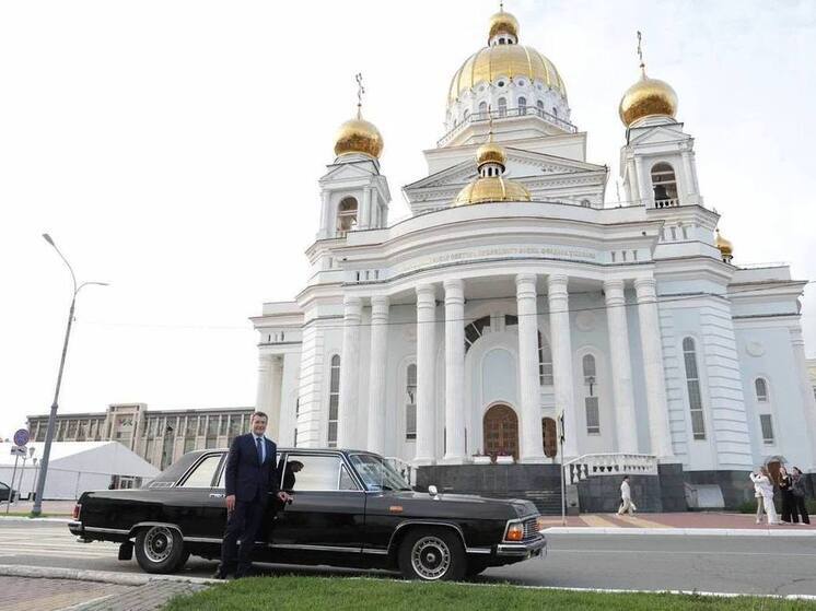 Глеб Никитин прокатился по Саранску на легендарной «Чайке»