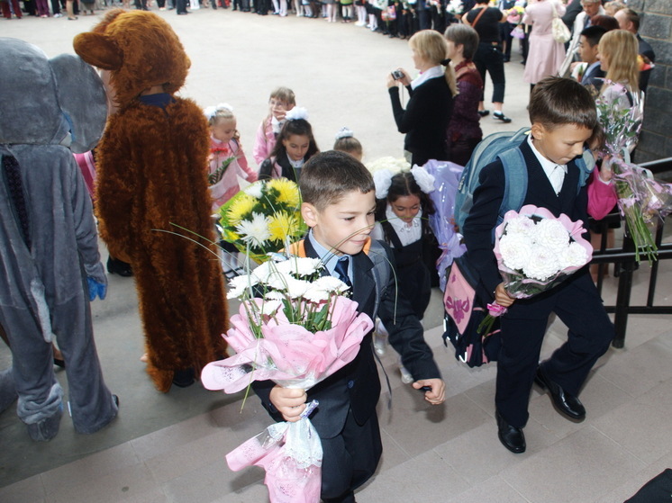 Родители рассказали, как собрать в школу первоклашек и старшеклассников