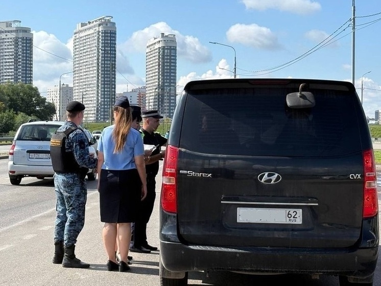 У поста ДПС на Солотчинском шоссе в Рязани останавливали водителей-должников
