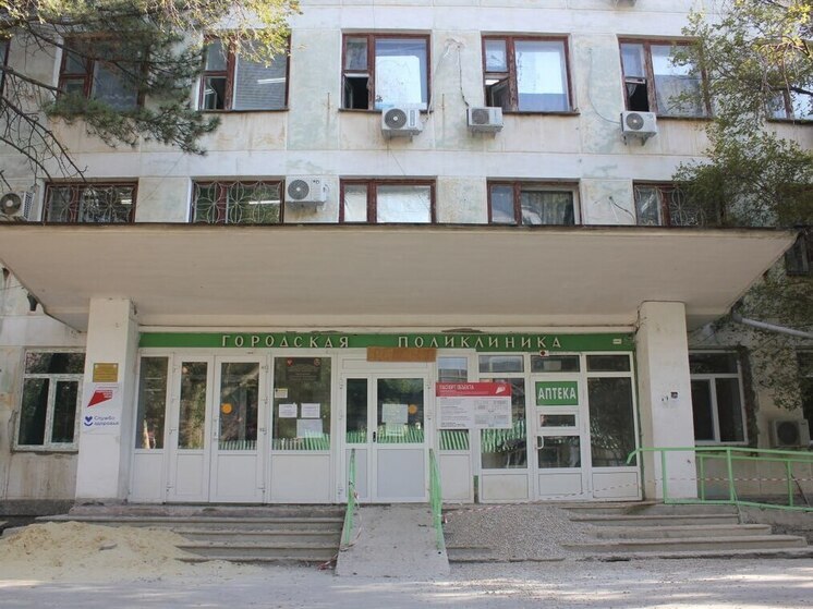 В Феодосии продолжается капитальный ремонт городской поликлиники