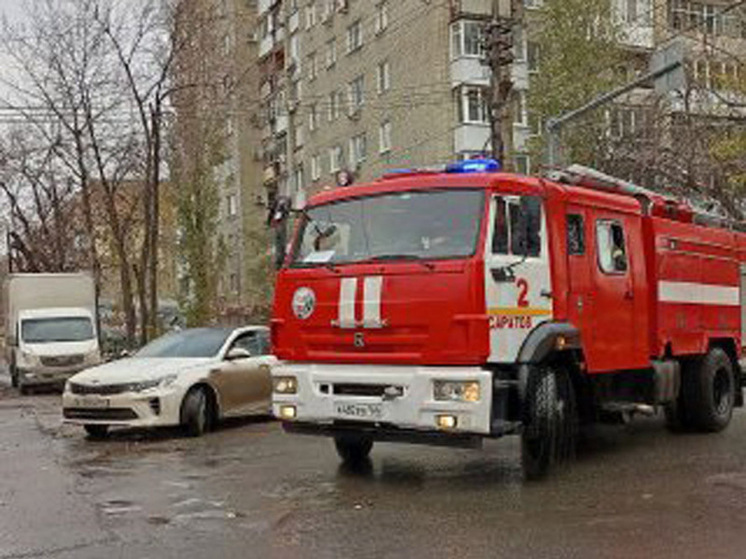 На Зарубина в Саратове утром горело здание из-за неисправной проводки