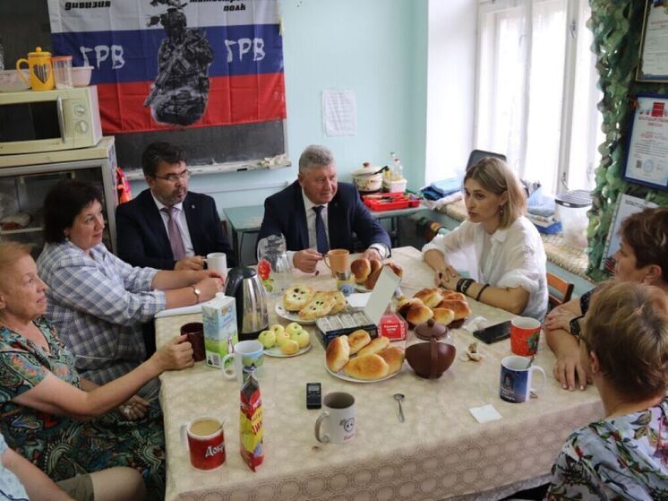 Алексей Анохин провел рад рабочих встреч в поселке Караваево