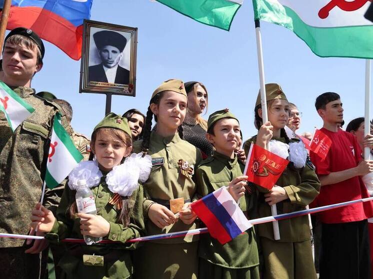 В Ингушетии установили памятник легендарному летчику Эмирову