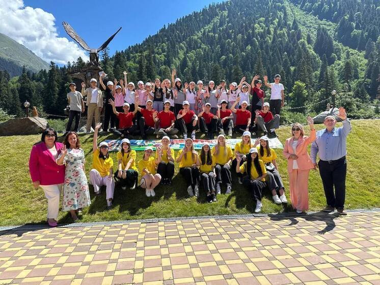 Школьники из Белоруссии приехали на отдых в Домбай