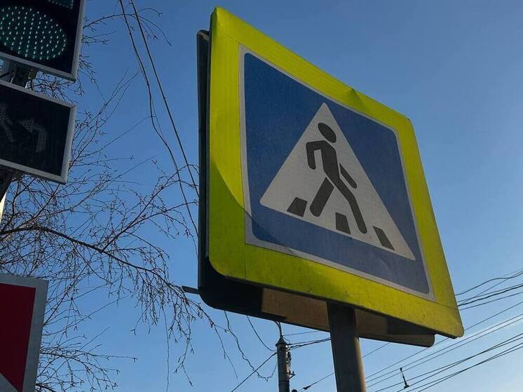 В центре Барнаула автомобиль сбил женщину на регулируемом пешеходном переходе