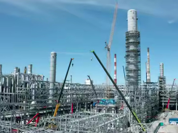 В Тобольске продолжается строительство завода «ЗапСибНефтехим»