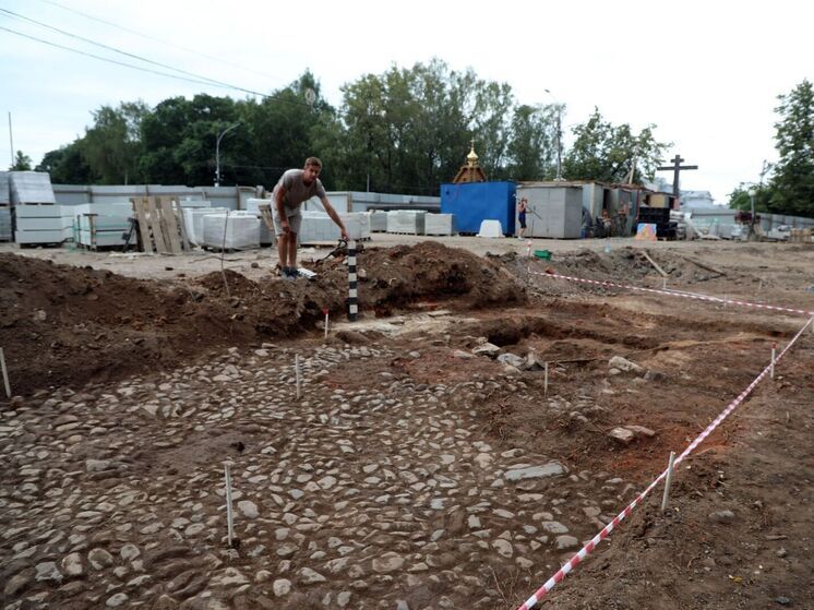 Булыжную мостовую и угол паперти Спасо-Всеградского собора обнаружили в Вологде