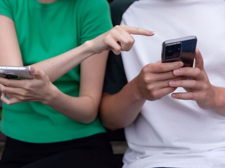 Эксперт объяснил, в чем польза авиарежима в смартфоне