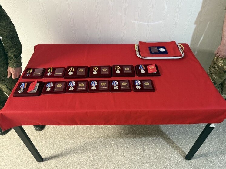 Глава ЛНР наградил бойцов 25-й общевойсковой армии РФ