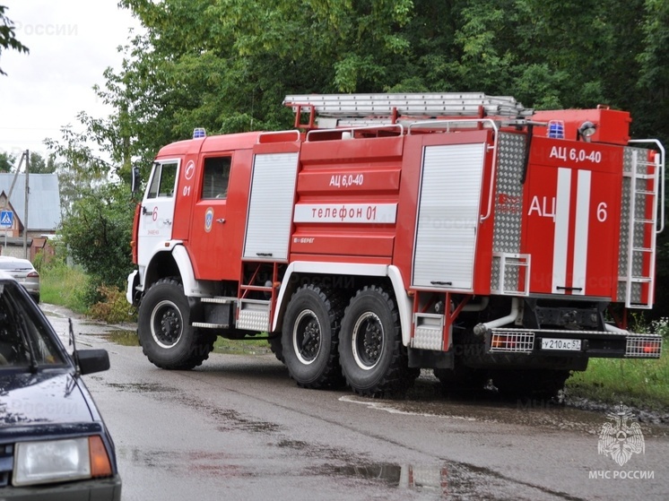 В Орловском округе ночью вспыхнул автомобиль
