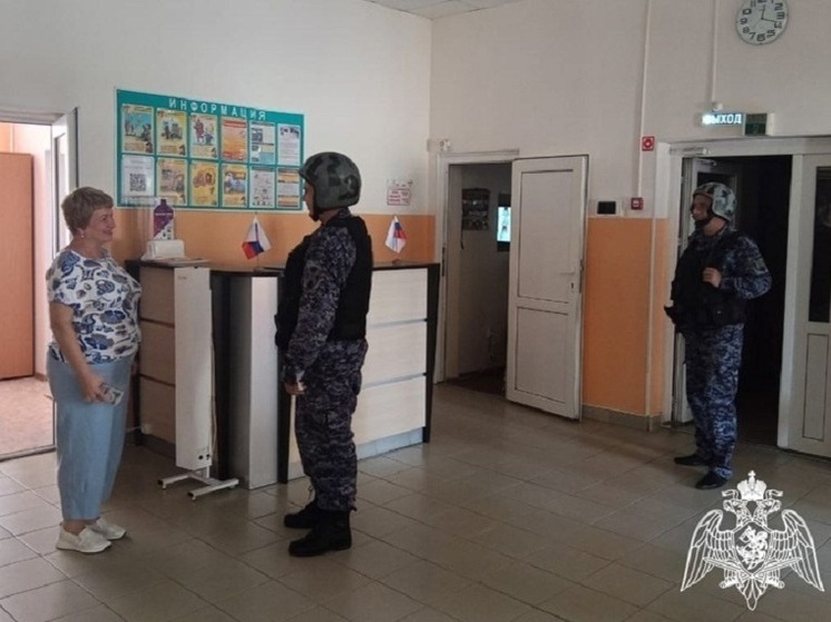 Росгвардия отрабатывает действия при ЧП в школах Липецкой области
