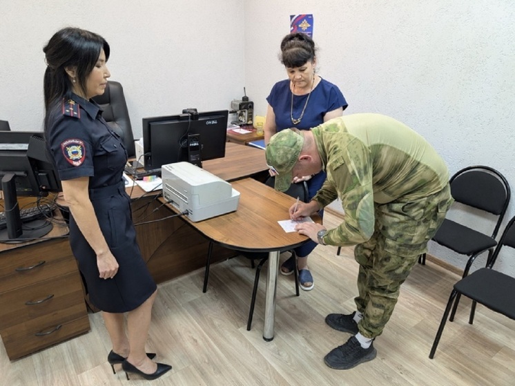 В полиции Кургана гражданину Казахстана выдали паспорт РФ после службы в ВС