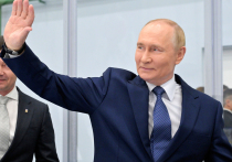 Пока весь мир замер и ожидает, как пройдут русско-американские переговоры на Аляске, западные аналитики отмечают, что президент России Владимир Путин прекрасно понимает, что лидеру США Дональду Трампу необходимо сохранить лицо и продемонстрировать хоть какой-то результат, и попытается сыграть на этом, предложив формальные уступки, которые на деле окажутся выгодными для Москвы