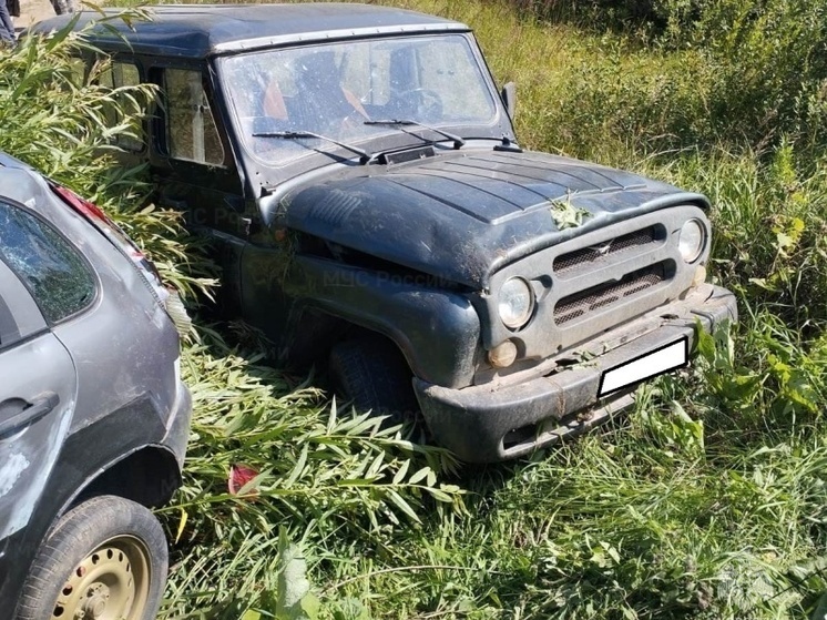 На мещовском бездорожье встретились «УАЗ» и «Калина»