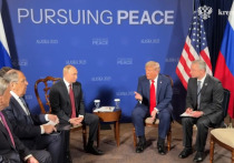 На переговоры с Дональдом Трампом на Аляске Владимир Путин привез проверенного переводчика – сотрудника МИД России Алексея Садыкова, который уже сопровождал российского лидера на ключевых международных встречах