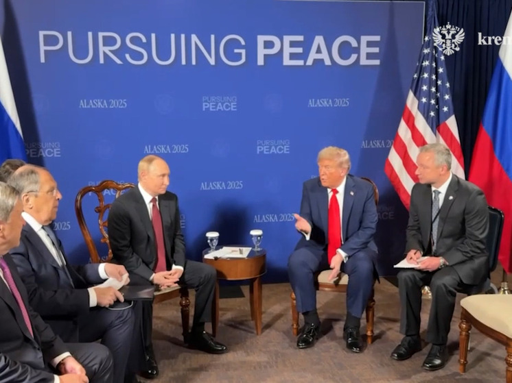 Путина на Аляске сопровождает тот же переводчик, что и на встрече с Трампом в 2018 году