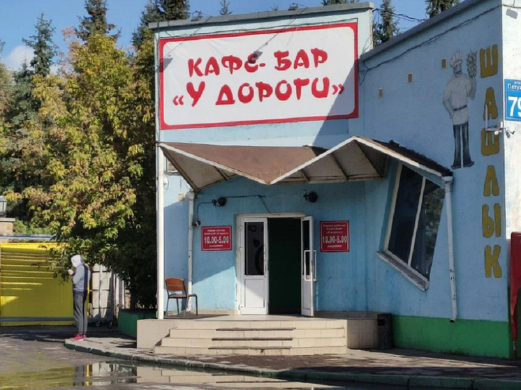 Водителя самосвала, дважды умышленно протаранившего вход в кафе, где стояли люди, задержали