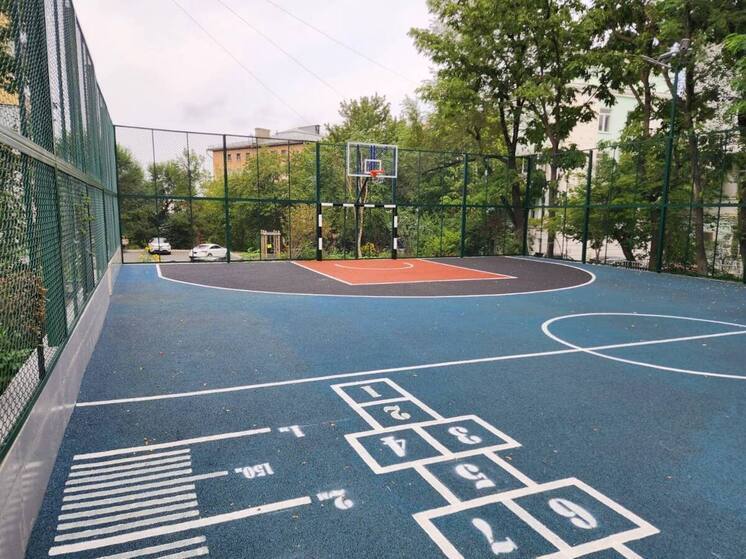 Новую спортплощадку построили на улице Владивостока
