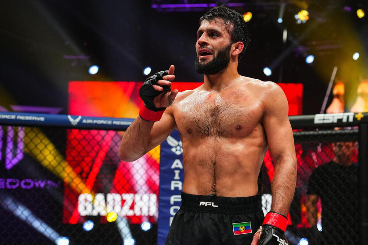 Россиянин Рабаданов проиграл британцу Дэвису в финале Гран-при PFL