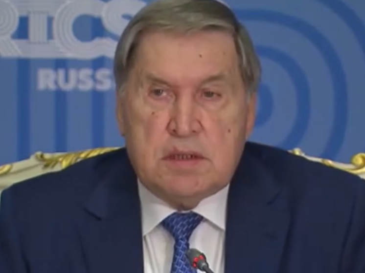 Ушаков: тема проведения саммита Путина, Трампа и Зеленского пока не затрагивалась