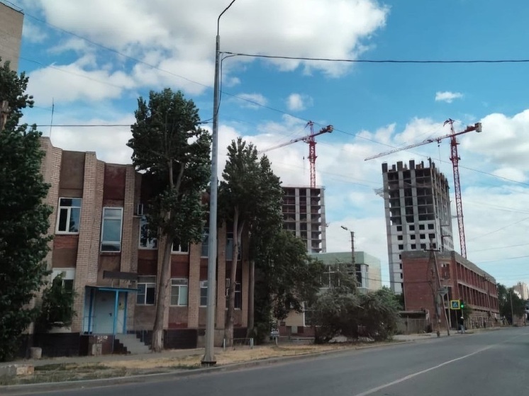 Горожане считают, что с приходом нового руководства жить в Астрахани лучше не стало