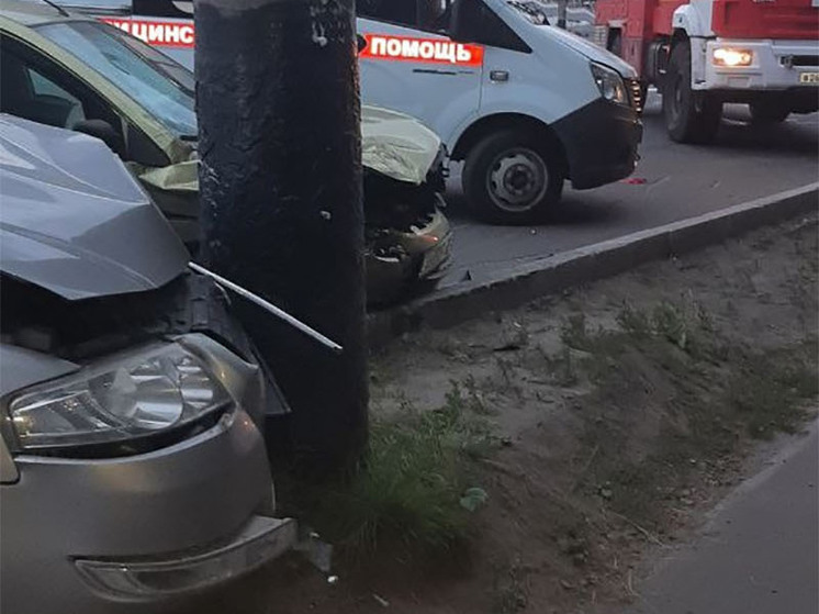 Два автомобиля столкнулись в Мурманске