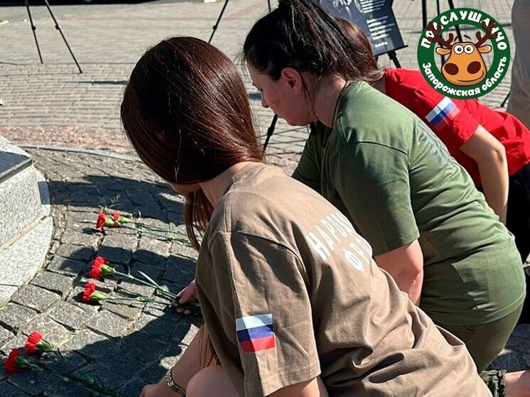 Жители Мелитополя почтили память погибших волонтёров Народного фронта