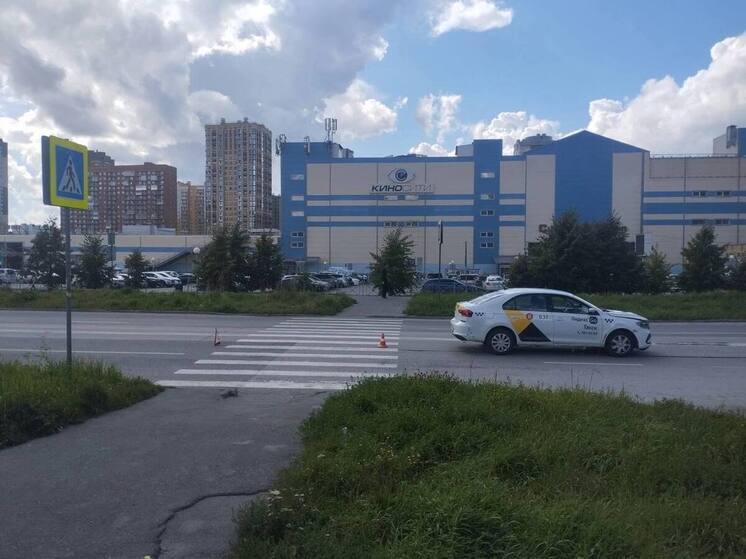 В Новосибирске таксист сбил двух детей на пешеходном переходе