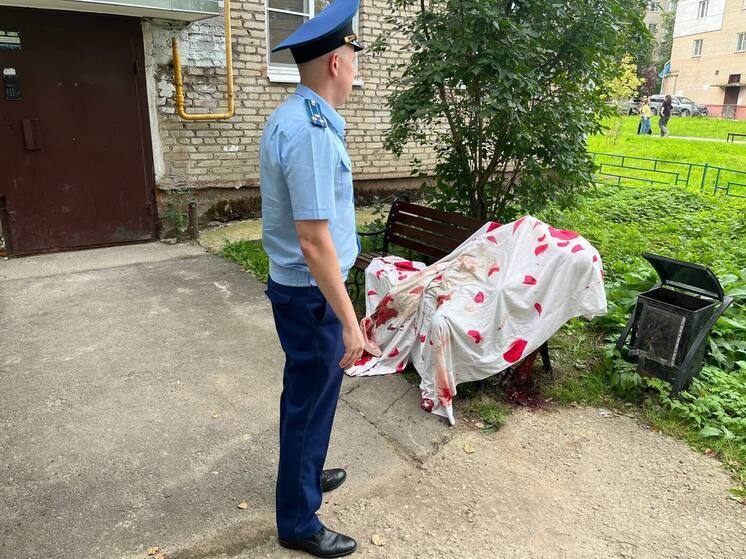 В Белоусове мужчину зарезали прямо на улице