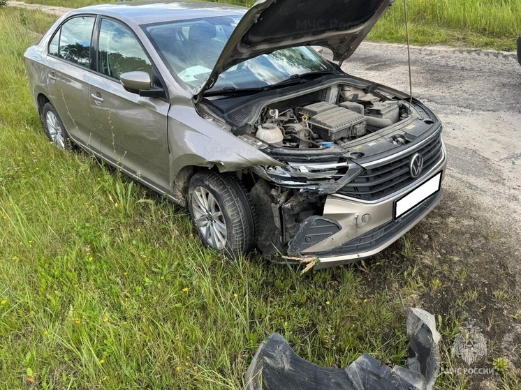Под Калугой Volkswagen уехал в кювет: есть пострадавший