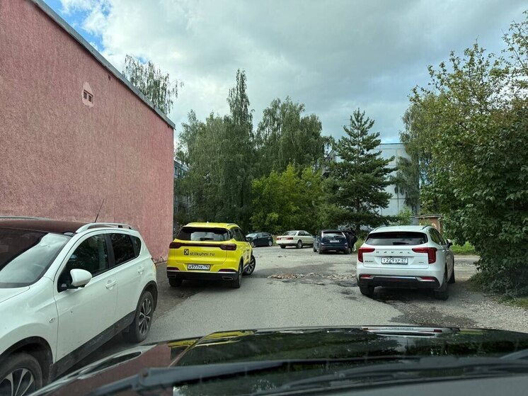 Псковичи жалуются на парковку неместных