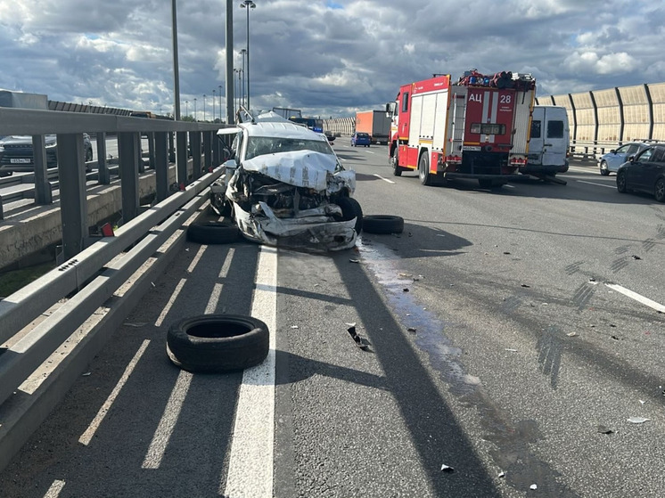 В Петербурге полиция разбирается в причинах сразу двух суровых ДТП на КАД