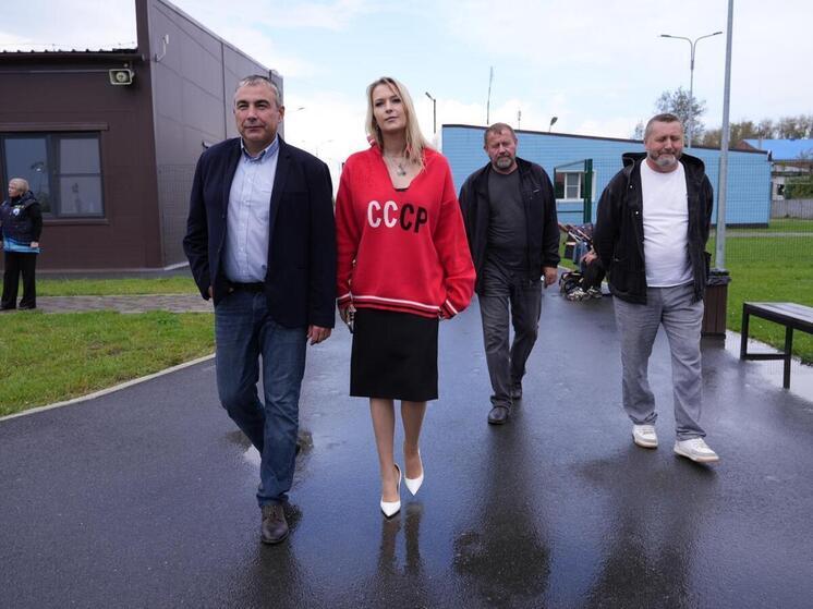 Парламентарий проверила благоустройство детского сада в Коркино, посетила фестиваль «Яблочный спас» и выставку собак.