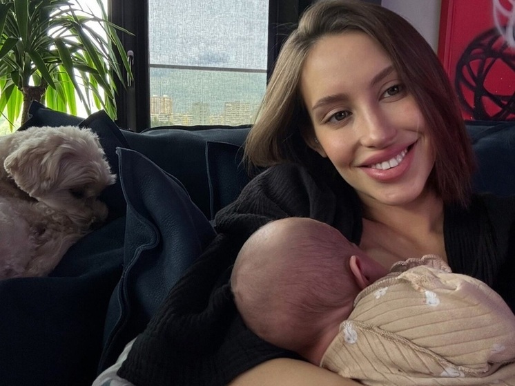 Возлюбленная Тимати показала фото его новорожденной дочери