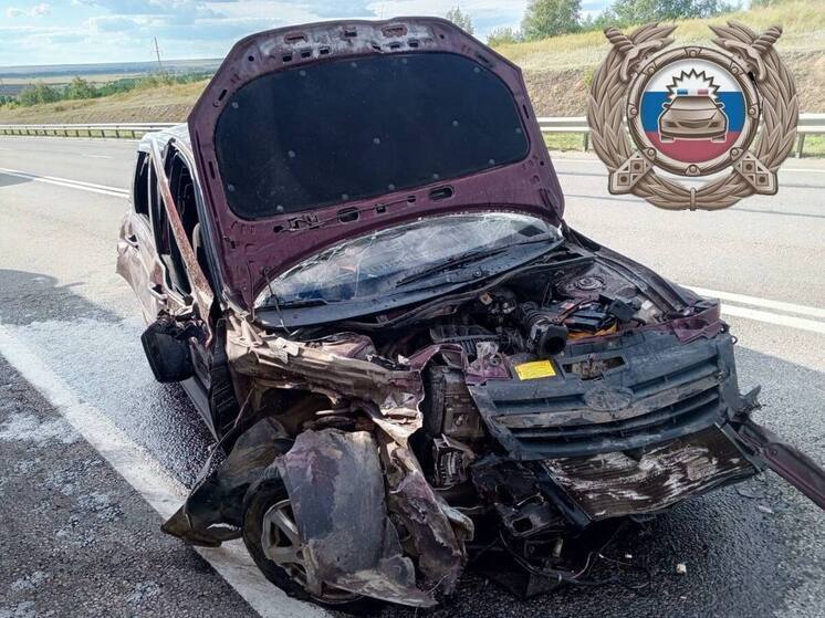 В Калининском районе шофёр врезался в дорожный отбойник и погиб