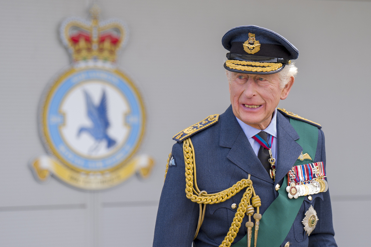 Инсайдер заявил, что Карл III спивается, пытаясь заглушить вызванную раком боль