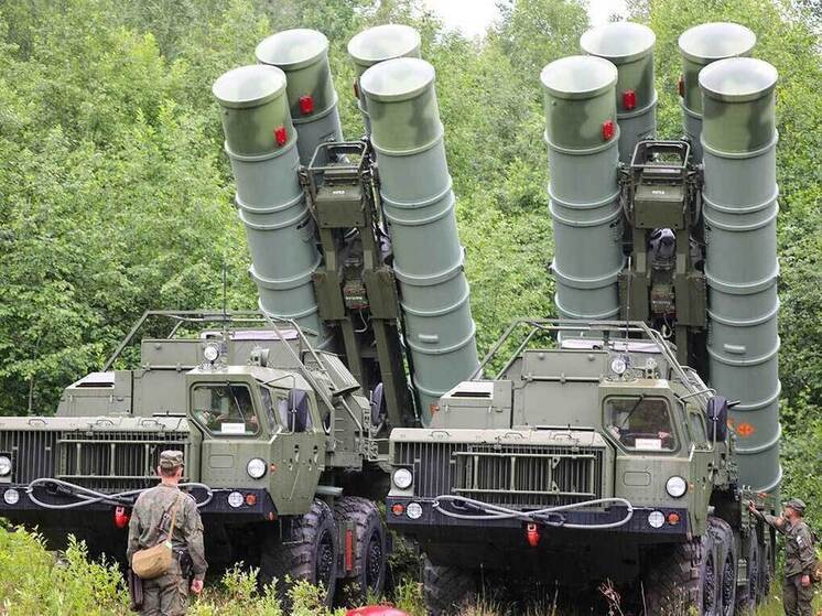 В ночь на воскресенье ПВО ликвидировала 46 дронов ВСУ в небе над 8 регионами РФ