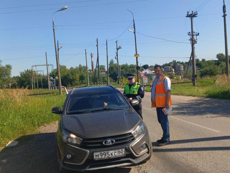 Акция «Водитель, пропусти поезд!» прошла в Великих Луках