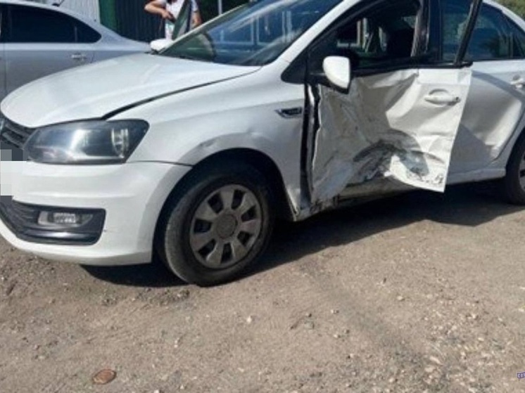 Под Самарой 61-летний водитель Volkswagen влетел в 30-летнего мужчину на LADA