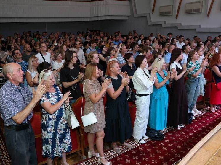 "Битва оркестров" из русских и зарубежных хитов прозвучала на сцене донецкой филармонии