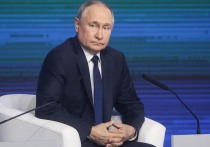 Когда показали столы так и не состоявшегося обеда российской и американской делегаций на Аляске, я обратил внимание на таблички