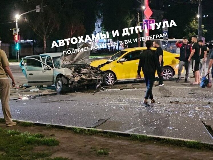 В Туле произошло ДТП на пересечении Красноармейского проспекта и Фрунзе