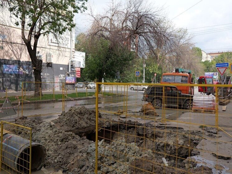На улице Зарубина продолжается ремонт водопровода