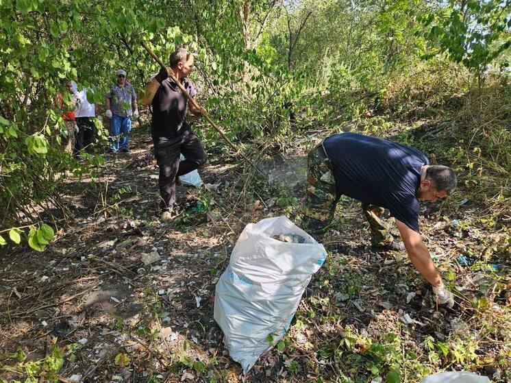 В Змейско-Николаевском заказнике в Кировском районе Осетии прошёл субботник